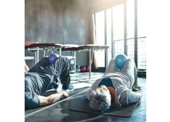 Avec un ballon entre les cuisses