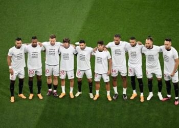 Les joueurs de Séville FC affichent leur soutien à Sergio Rico