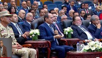 Le président Al-Sissi regarde un documentaire intitulé “les portes de la bienfaisance”