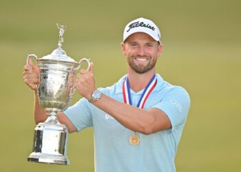 Golf : Clark se hisse en tête de l’US Open