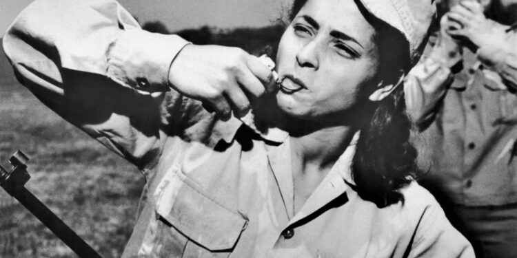 Les Égyptiennes pas loin de la guerre de 1967 1 - Le Progrès Egyptien