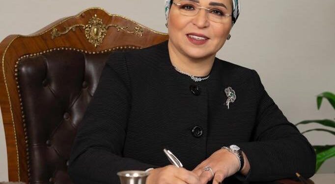 La première dame se réjouit de sa rencontre avec Mennat Allah Emad 1 - Le Progrès Egyptien