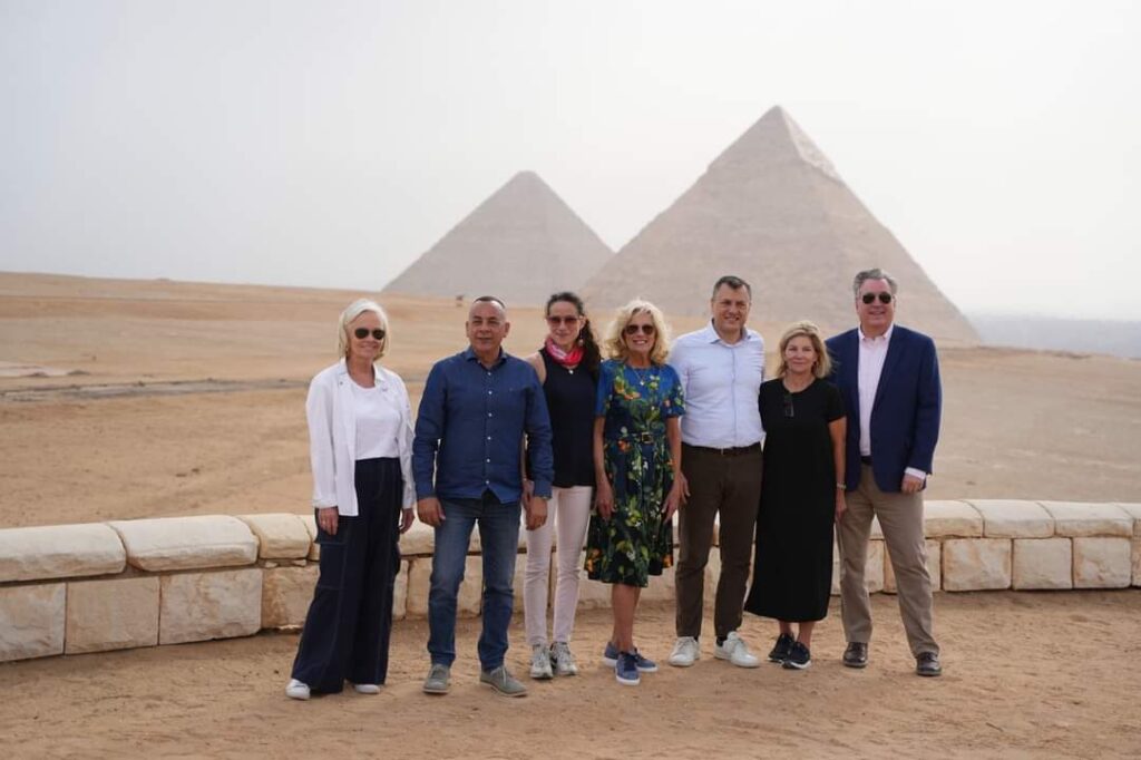 Le ministre du Tourisme présente un cadeau souvenir à Jill Biden 12 - Le Progrès Egyptien Le ministre du Tourisme présente un cadeau souvenir à Jill Biden 11 - Le Progrès Egyptien