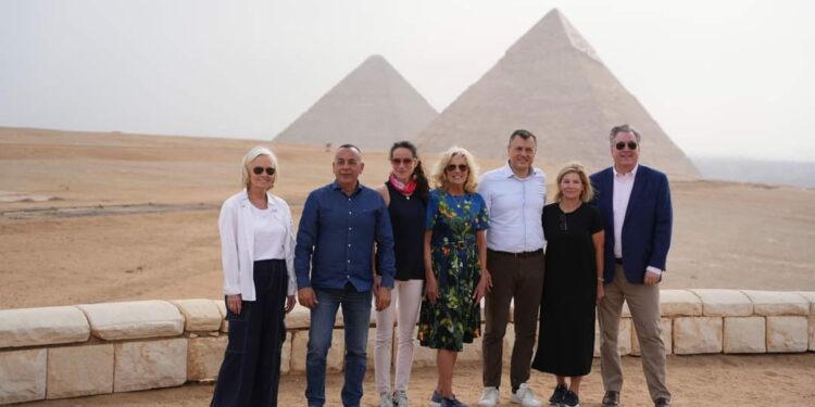 Jill Biden célèbre son anniversaire aux Pyramides 1 - Le Progrès Egyptien Source : Ministère du Tourisme