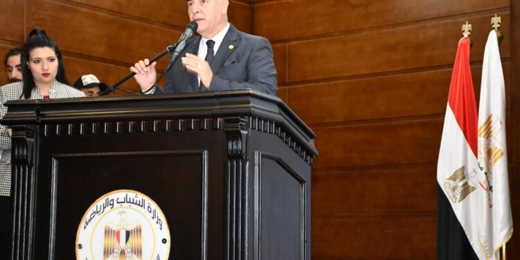 Les jeunes travailleurs discutent du droit à l'exercice politique 2 - Le Progrès Egyptien Les jeunes travailleurs discutent du droit à l'exercice politique 1 - Le Progrès Egyptien