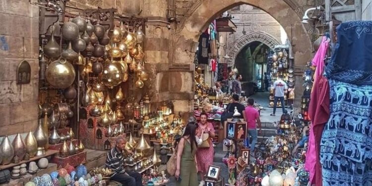 Khân al-Khalîlî: Souk d'aujourd'hui et bazar oriental 2 - Le Progrès Egyptien Khân al-Khalîlî: Souk d'aujourd'hui et bazar oriental 1 - Le Progrès Egyptien