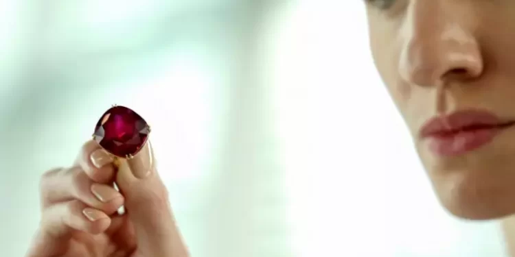 Record aux enchères pour un rubis géant, 34,8 millions de dollars à New York 1 - Le Progrès Egyptien