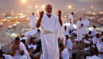 Le Mont “Arafat” se pare pour accueillir les pèlerins