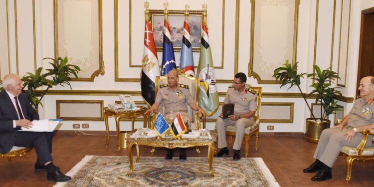 Le ministre de la Défense rencontre le président du Conseil de défense de l'UE 2 - Le Progrès Egyptien Le ministre de la Défense rencontre le président du Conseil de défense de l'UE 1 - Le Progrès Egyptien