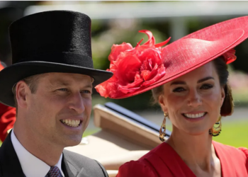 Kate Middleton fait sensation avec un chapeau XXL