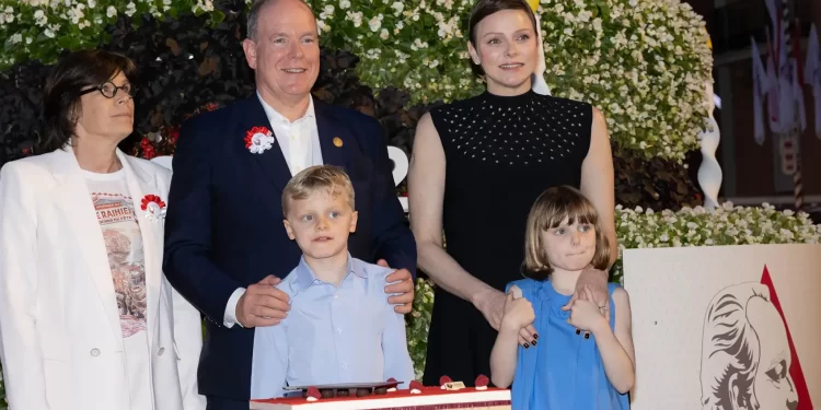 Jacques et Gabriella, prince et princesse en fête avec Charlène et Albert 1 - Le Progrès Egyptien Jacques et Gabriella, prince et princesse en fête avec Charlène et Albert