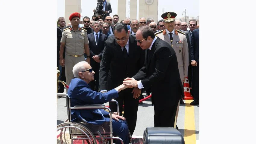 Al-Sissi participe aux funérailles de la mère du Premier ministre (Photos) 4 - Le Progrès Egyptien Al-Sissi participe aux funérailles de la mère du Premier ministre (Photos) 3 - Le Progrès Egyptien