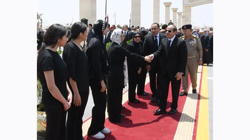 Al-Sissi participe aux funérailles de la mère du Premier ministre (Photos) 6 - Le Progrès Egyptien Al-Sissi participe aux funérailles de la mère du Premier ministre (Photos) 5 - Le Progrès Egyptien