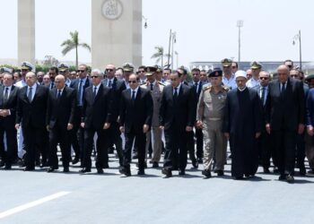 Al-Sissi participe aux funérailles de la mère du Premier ministre (Photos)