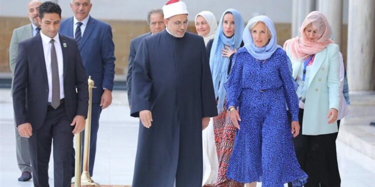 La première dame des USA, en tenue longue, à la mosquée d'Al-Azhar 1 - Le Progrès Egyptien