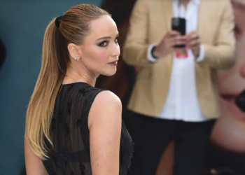 À Londres, Jennifer Lawrence émerveille