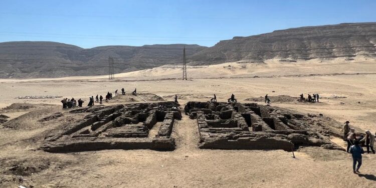 Restauration de la pyramide de Tétishéri 2 - Le Progrès Egyptien Restauration de la pyramide de Tétishéri 1 - Le Progrès Egyptien