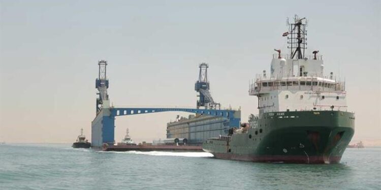 Le dock flottant "Fakhr al-Qanal", un tournant qualitatif dans le domaine de la réparation des navires 2 - Le Progrès Egyptien Le dock flottant "Fakhr al-Qanal", un tournant qualitatif dans le domaine de la réparation des navires 1 - Le Progrès Egyptien