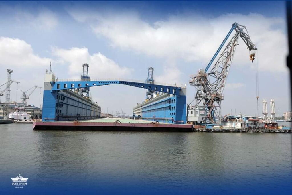 Arrivée du dock flottant "Fakhr Al-Qana" à l'arsenal de Port-Saïd (Photos) 6 - Le Progrès Egyptien Arrivée du dock flottant "Fakhr Al-Qana" à l'arsenal de Port-Saïd (Photos) 5 - Le Progrès Egyptien