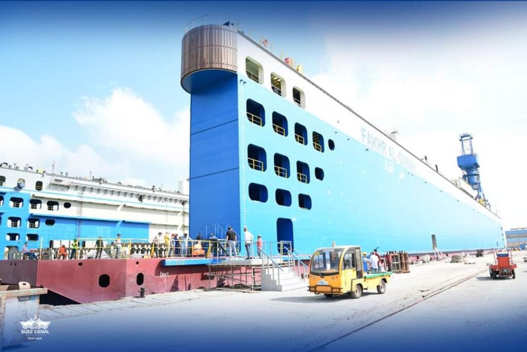 Arrivée du dock flottant "Fakhr Al-Qana" à l'arsenal de Port-Saïd (Photos) 10 - Le Progrès Egyptien Arrivée du dock flottant "Fakhr Al-Qana" à l'arsenal de Port-Saïd (Photos) 9 - Le Progrès Egyptien