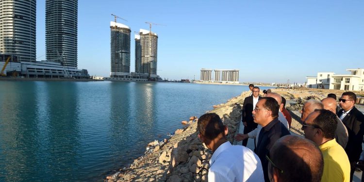 Madbouli inspecte des projets dans la Nouvelle Alamein 2 - Le Progrès Egyptien Madbouli inspecte des projets dans la Nouvelle Alamein 1 - Le Progrès Egyptien