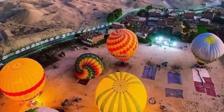 La ville de Louxor garnie de montgolfières 2 - Le Progrès Egyptien La ville de Louxor garnie de montgolfières 1 - Le Progrès Egyptien