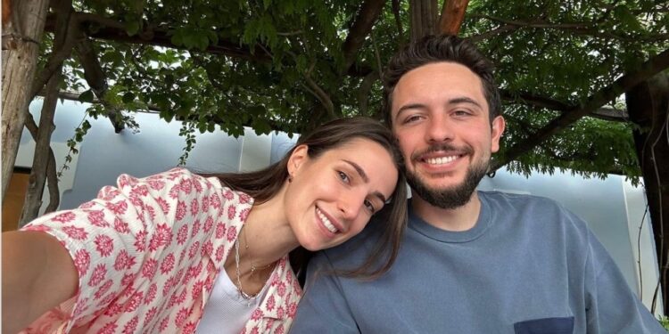 Princesse Rajwa et prince Hussein, première photo du couple depuis leur mariage 2 - Le Progrès Egyptien Princesse Rajwa et prince Hussein, première photo du couple depuis leur mariage 1 - Le Progrès Egyptien