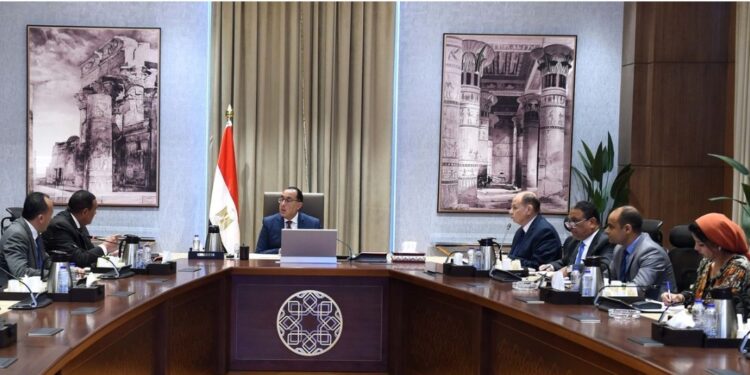 Madbouli examine les projets de développement à Assiout 2 - Le Progrès Egyptien Madbouli examine les projets de développement à Assiout 1 - Le Progrès Egyptien