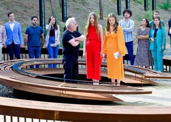 Princesse Leonor et infante Sofia d’Espagne : duo complice et coloré à Gérone