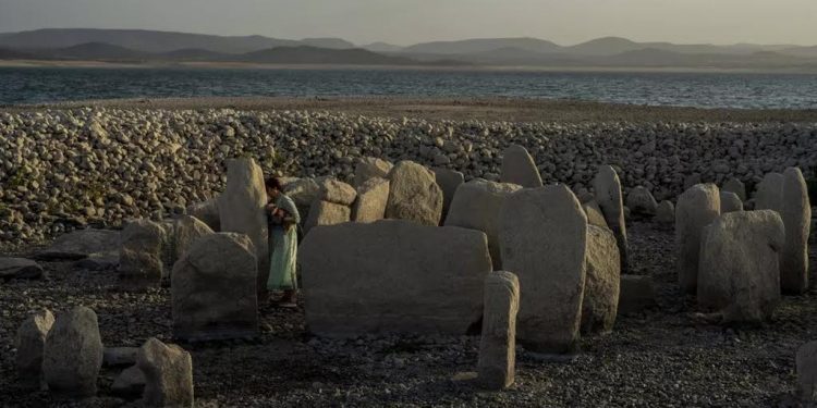 Agés de plus de cinq millénaires, les dolmens de Guadalperal ont été découverts grâce à la diminution du niveau d'eau de la retenue de Valdecañas, dans l'est de l'Espagne. (Manu Fernandez/Ap/Sipa)