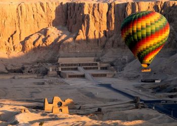 Au-dessus de la Vallée des Rois