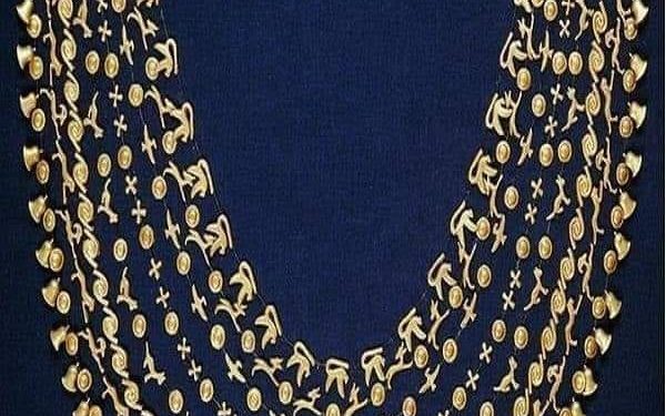 Le collier en or aux têtes de faucons 1 - Le Progrès Egyptien