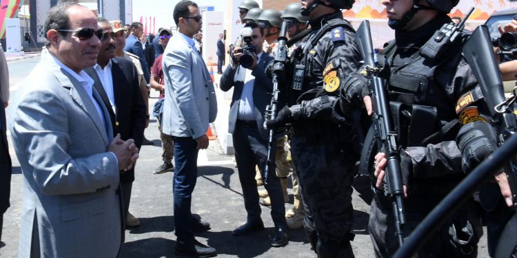 Salloum : Le Président Al-Sissi inspecte le poste de contrôle commun des Forces armées et de la Police 2 - Le Progrès Egyptien Salloum : Le Président Al-Sissi inspecte le poste de contrôle commun des Forces armées et de la Police 1 - Le Progrès Egyptien