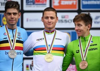 Mondiaux sur route : Le triomphe de Van der Poel, acrobate et guerrier