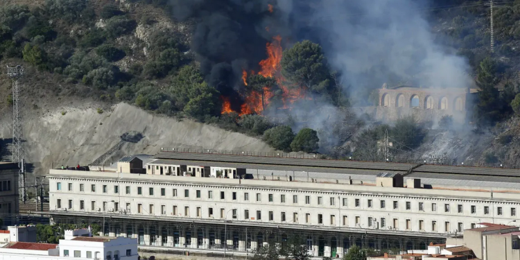 Espagne : L’incendie de Portbou maîtrisé 2 - Le Progrès Egyptien Espagne : L’incendie de Portbou maîtrisé 1 - Le Progrès Egyptien