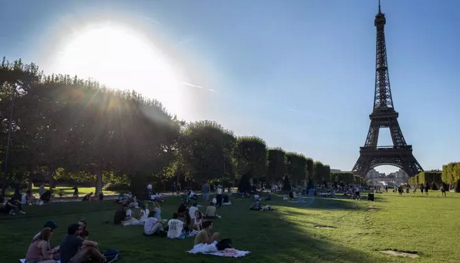 France : Les deux tiers sud traversent le pic de la canicule 2 - Le Progrès Egyptien France : Les deux tiers sud traversent le pic de la canicule 1 - Le Progrès Egyptien