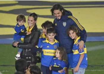 Boca Juniors : Accueil royal à la Bombonera pour Cavani  