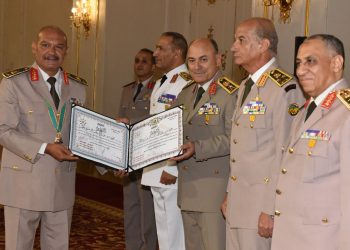 Hommage aux dirigeants des Forces armées à la retraite