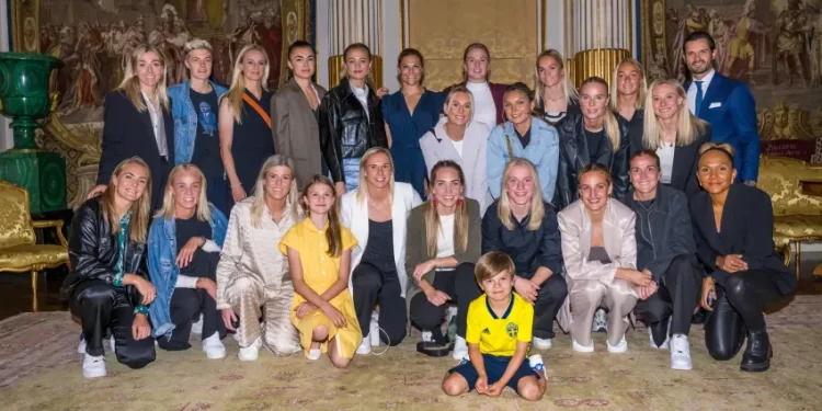 La princesse Victoria et ses enfants reçoivent les footballeuses suédoises 2 - Le Progrès Egyptien La princesse Victoria et ses enfants reçoivent les footballeuses suédoises 1 - Le Progrès Egyptien