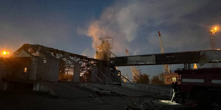 This handout photograph released by Ukrainian Emergency Service on August 2, 2023 shows a view of a damaged building at a Ukrainian port on the Danube after a night drone attack in Odesa region, amid the Russian invasion of Ukraine. The Ukrainian authorities who released this image are not giving any more details on the precise location of the attack. Russian drones damaged infrastructure at a Ukrainian port on the Danube, as Moscow targeted strikes against facilities vital for grain shipments from Ukraine following the collapse of an export agreement. (Photo by Handout / UKRAINIAN EMERGENCY SERVICE / AFP) / RESTRICTED TO EDITORIAL USE - MANDATORY CREDIT "AFP PHOTO / Ukrainian Emergency Service" - NO MARKETING NO ADVERTISING CAMPAIGNS - DISTRIBUTED AS A SERVICE TO CLIENTS