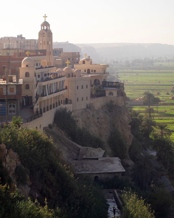 Gabal al-Tayr, la ville de la Sainte Vierge 4 - Le Progrès Egyptien Gabal al-Tayr, la ville de la Sainte Vierge 3 - Le Progrès Egyptien