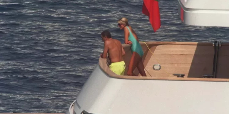 Le yacht de Diana et Dodi Al-Fayed a sombré au large de Nice 2 - Le Progrès Egyptien Le yacht de Diana et Dodi Al-Fayed a sombré au large de Nice 1 - Le Progrès Egyptien