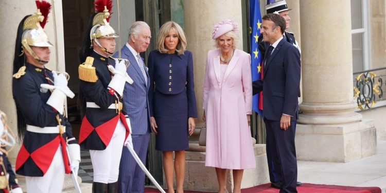 France : Charles III veut resserrer les liens franco-britannique 1 - Le Progrès Egyptien ©Yui Mok/Press Association Images - King Charles III (left) and Queen Camilla (2nd right) with French President Emmanuel Macron and wife Brigitte, at the Elysee Palace, Paris, for a meeting, during the State Visit to France. Picture date: Wednesday September 20, 2023. *** FRANCE ONLY ***