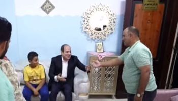 Le président répond à une invitation d’une dame à Beni Souef