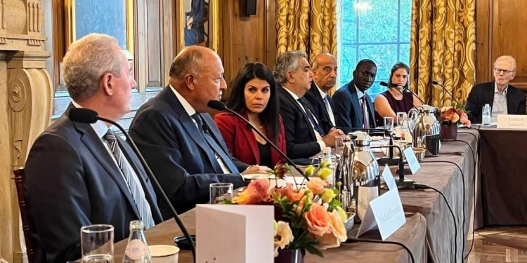 Choucri s'entretient avec des membres du CFR 2 - Le Progrès Egyptien Choucri s'entretient avec des membres du CFR 1 - Le Progrès Egyptien