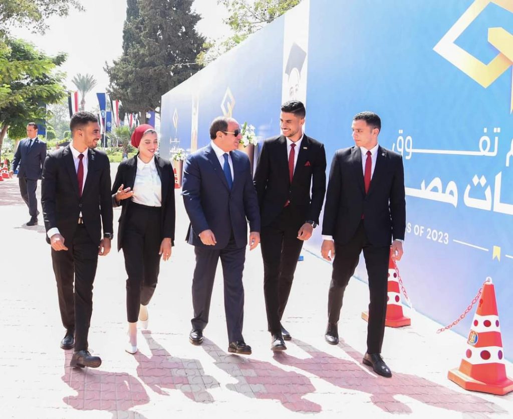 Le Président avec les premiers diplômés des universités (Photos) 26 - Le Progrès Egyptien Le Président avec les premiers diplômés des universités (Photos) 25 - Le Progrès Egyptien