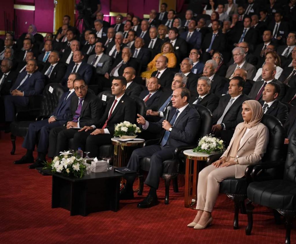 Le Président avec les premiers diplômés des universités (Photos) 8 - Le Progrès Egyptien Le Président avec les premiers diplômés des universités (Photos) 7 - Le Progrès Egyptien