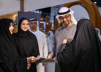 Le président des Emirats inspecte les pavillons de l’Exposition internationale de chasse et d’équitation d’Abou Dhabi 