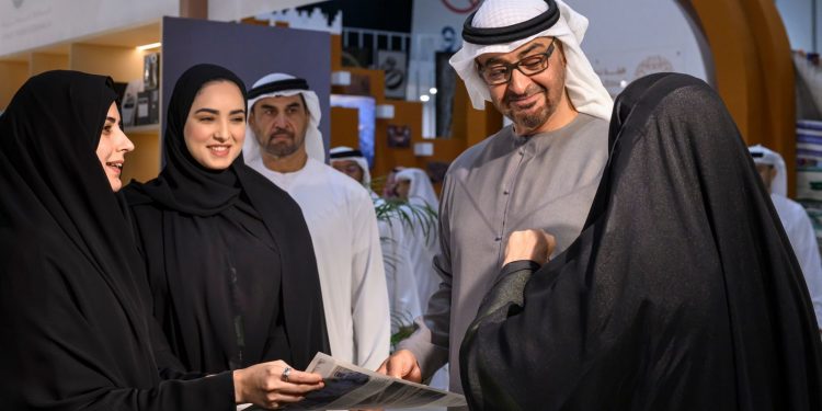 Le président des Emirats inspecte les pavillons de l'Exposition internationale de chasse et d'équitation d'Abou Dhabi 2 - Le Progrès Egyptien Le président des Emirats inspecte les pavillons de l'Exposition internationale de chasse et d'équitation d'Abou Dhabi 1 - Le Progrès Egyptien