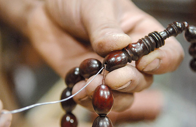 La fabrication des chapelets, un mélange d’art et de spiritualité 6 - Le Progrès Egyptien La fabrication des chapelets, un mélange d’art et de spiritualité 5 - Le Progrès Egyptien